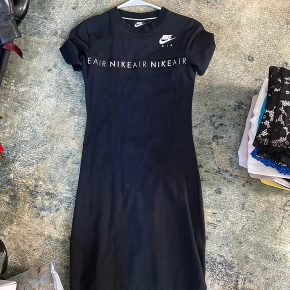 Nike - Picture 1 of 4